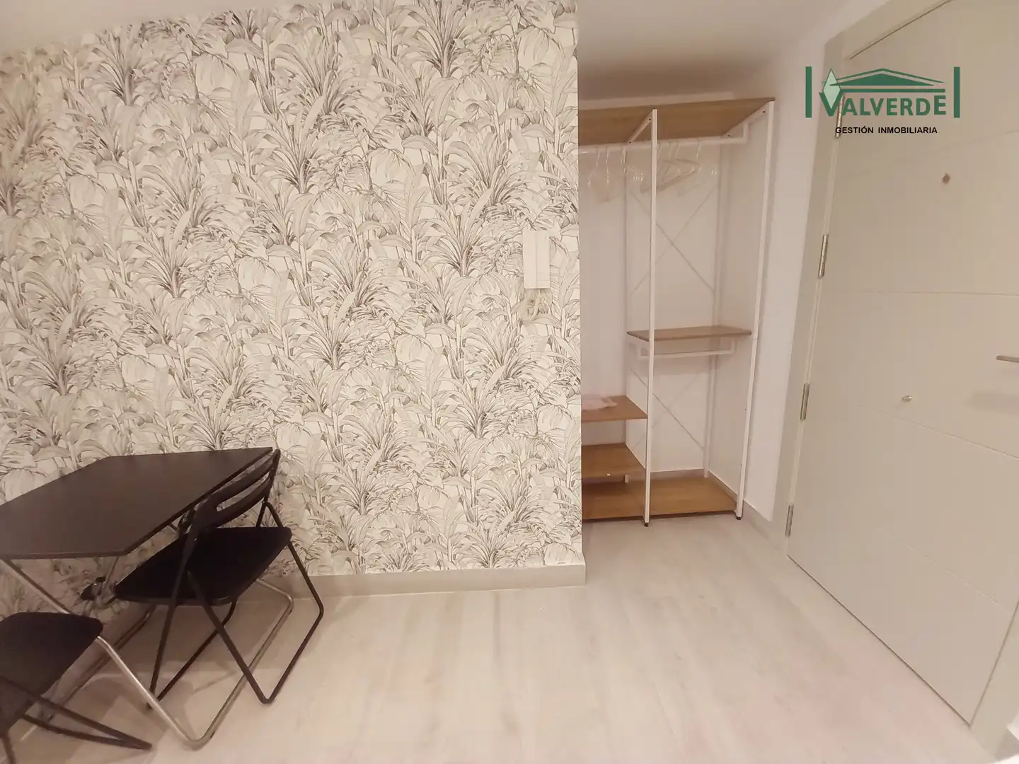 Habitación de Estudio de alquiler en Granada con Aire acondicionado, Calefacción y Amueblado