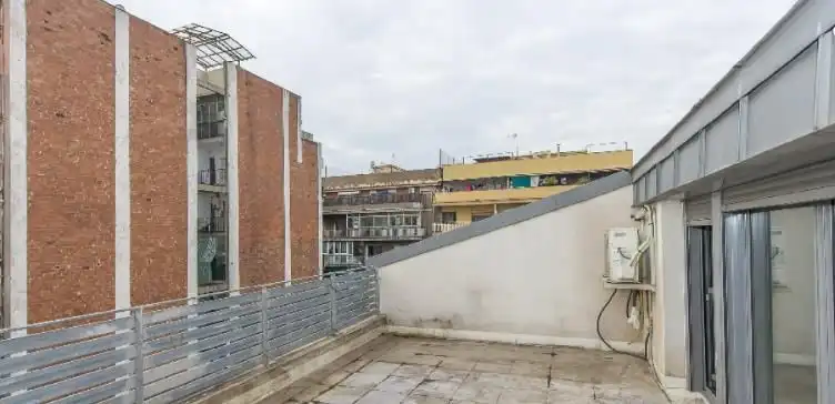Piso en venta en Carrer Moianès, Hostal