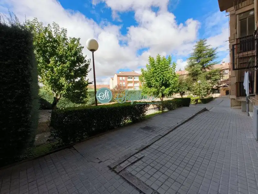 Vista exterior de Piso en venta en Segovia con Calefacción, Terraza y Trastero