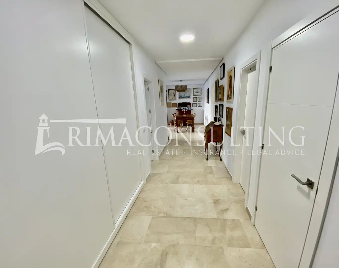 Erdgeschoss zum Verkauf in Marbella mit Klimaanlage, Privatgarten und Terrasse