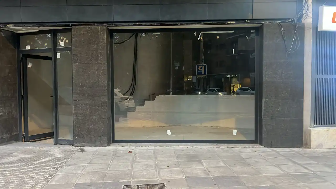 Gewerbefläche zum Verkauf in Col.legis Nous, imagen 2