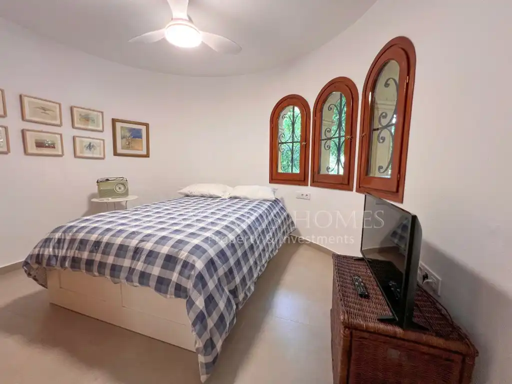 Schlafzimmer von Einfamilien-Reihenhaus zum Verkauf in Dénia mit Klimaanlage und Gemeinschaftspool