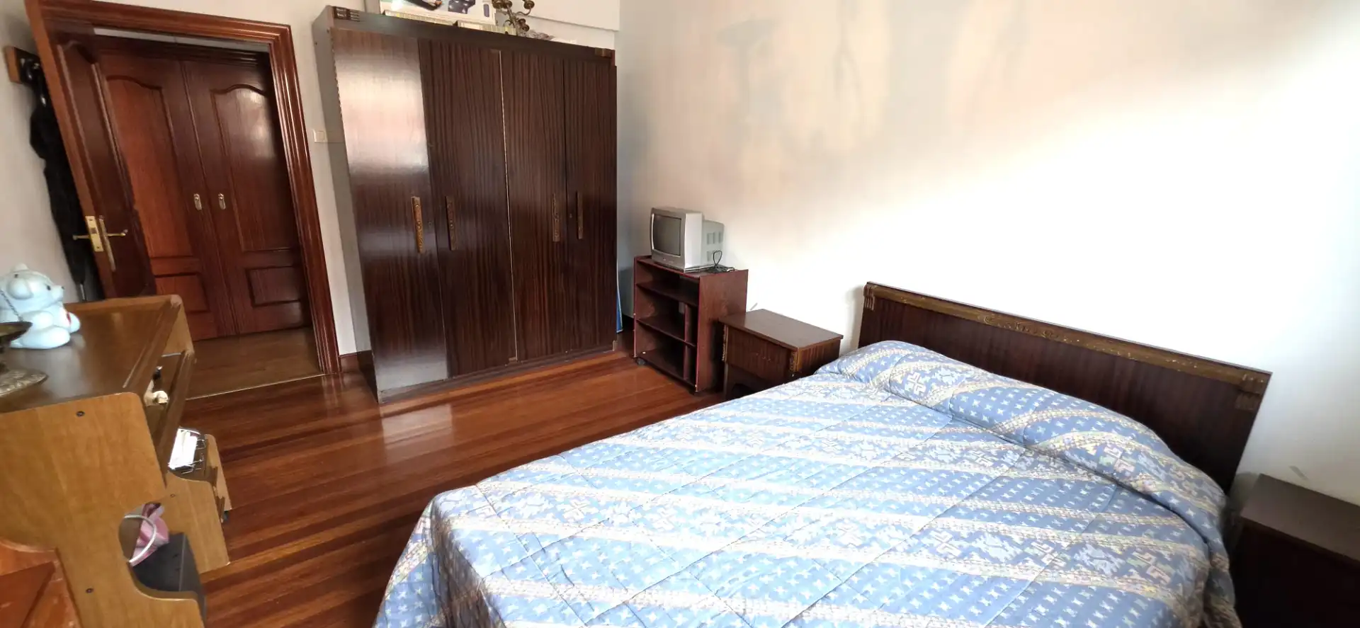 Bedroom of Flat for sale in Bilbao   with Storage room, Furnished and Oven