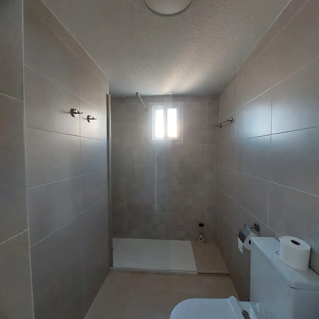 Badezimmer von Wohnungen zur Miete in La Manga del Mar Menor mit Terrasse, Möbliert und Ofen