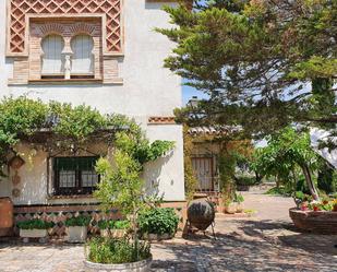Garden of Building for sale in  Toledo Capital