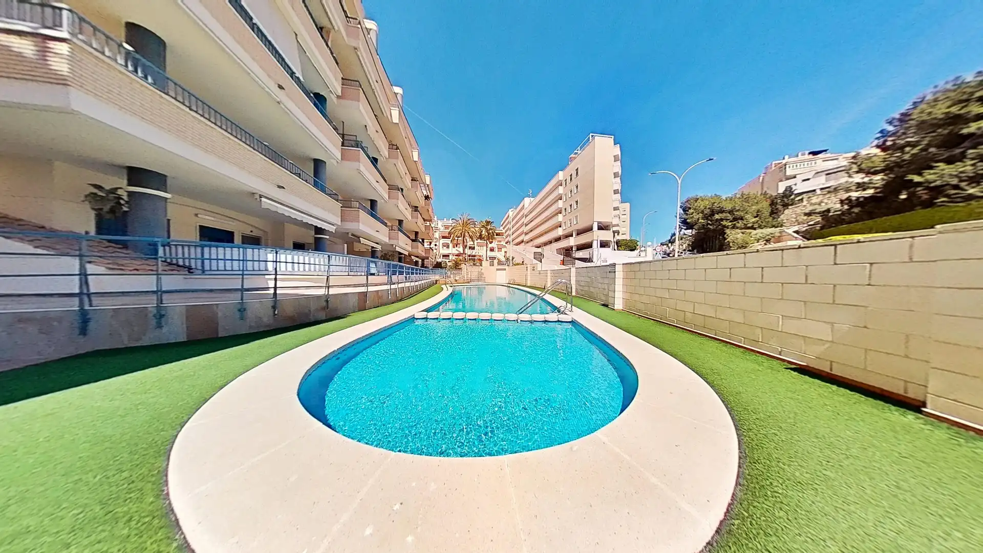 Flat with pool for sale in Santa Pola ciudad