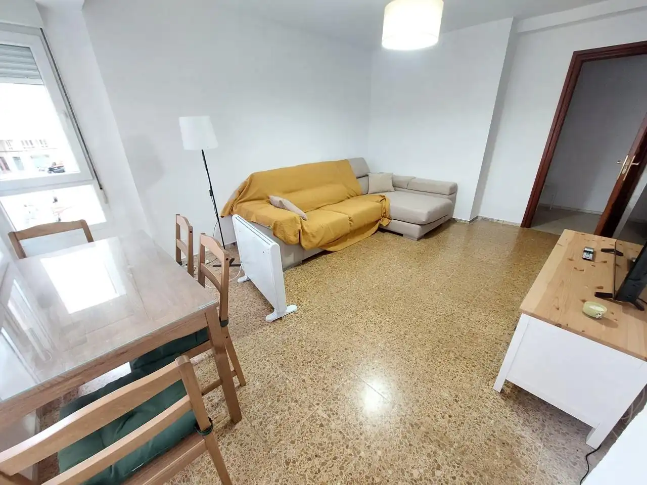 Piso de alquiler en Laviada