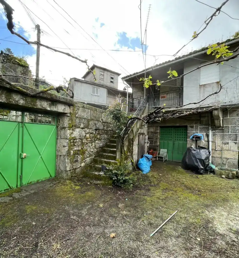 Vista exterior de Casa o xalet en venda en A Arnoia amb Balcó