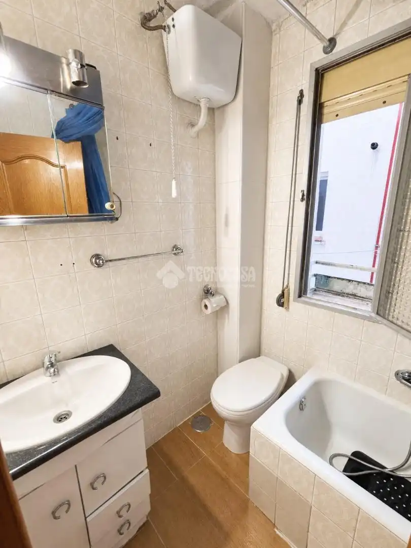 Bathroom of Flat for sale in Madrid  with Air Conditioner and Balcony