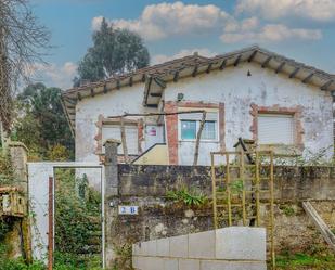 Vista exterior de Casa o xalet en venda en Castrillón amb Jardí privat i Traster