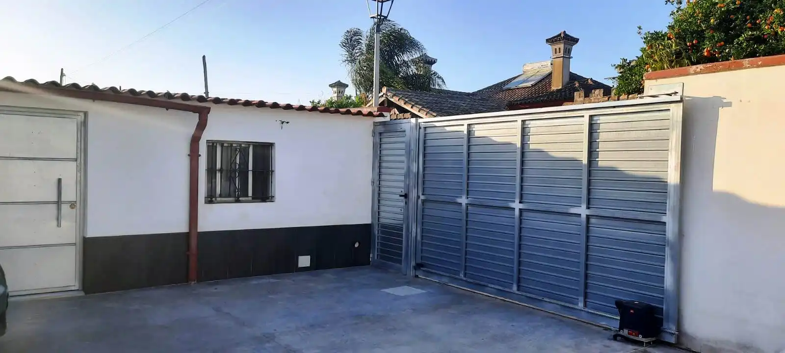 Vista exterior de Casa o xalet en venda en El Puerto de Santa María amb Aire condicionat, Jardí privat i Terrassa