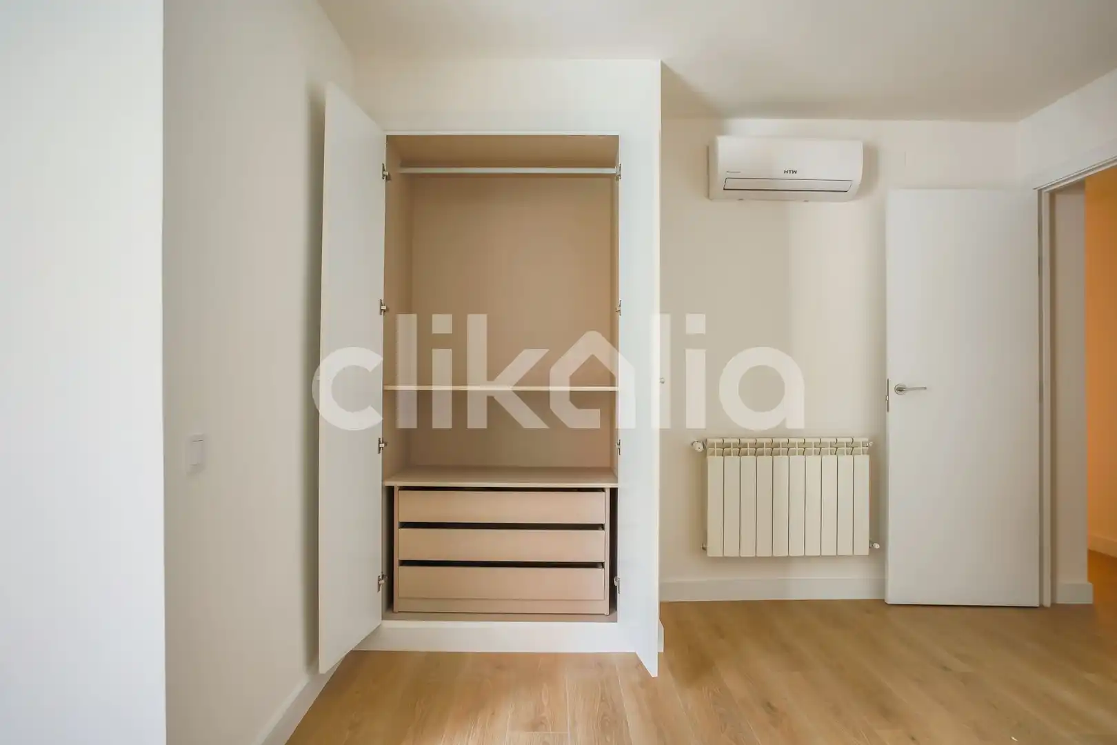 Bedroom of Flat for sale in Madrid  with Air Conditioner, Heating and Private garden