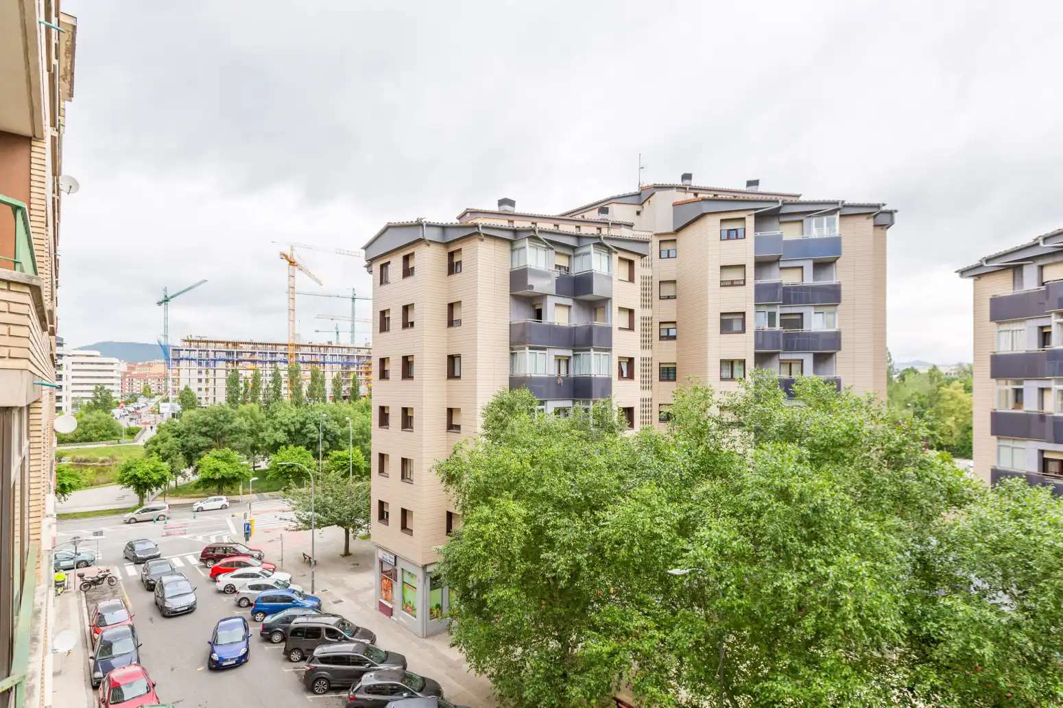 Vista exterior de Piso en venta en  Pamplona / Iruña con Calefacción, Parquet y Terraza
