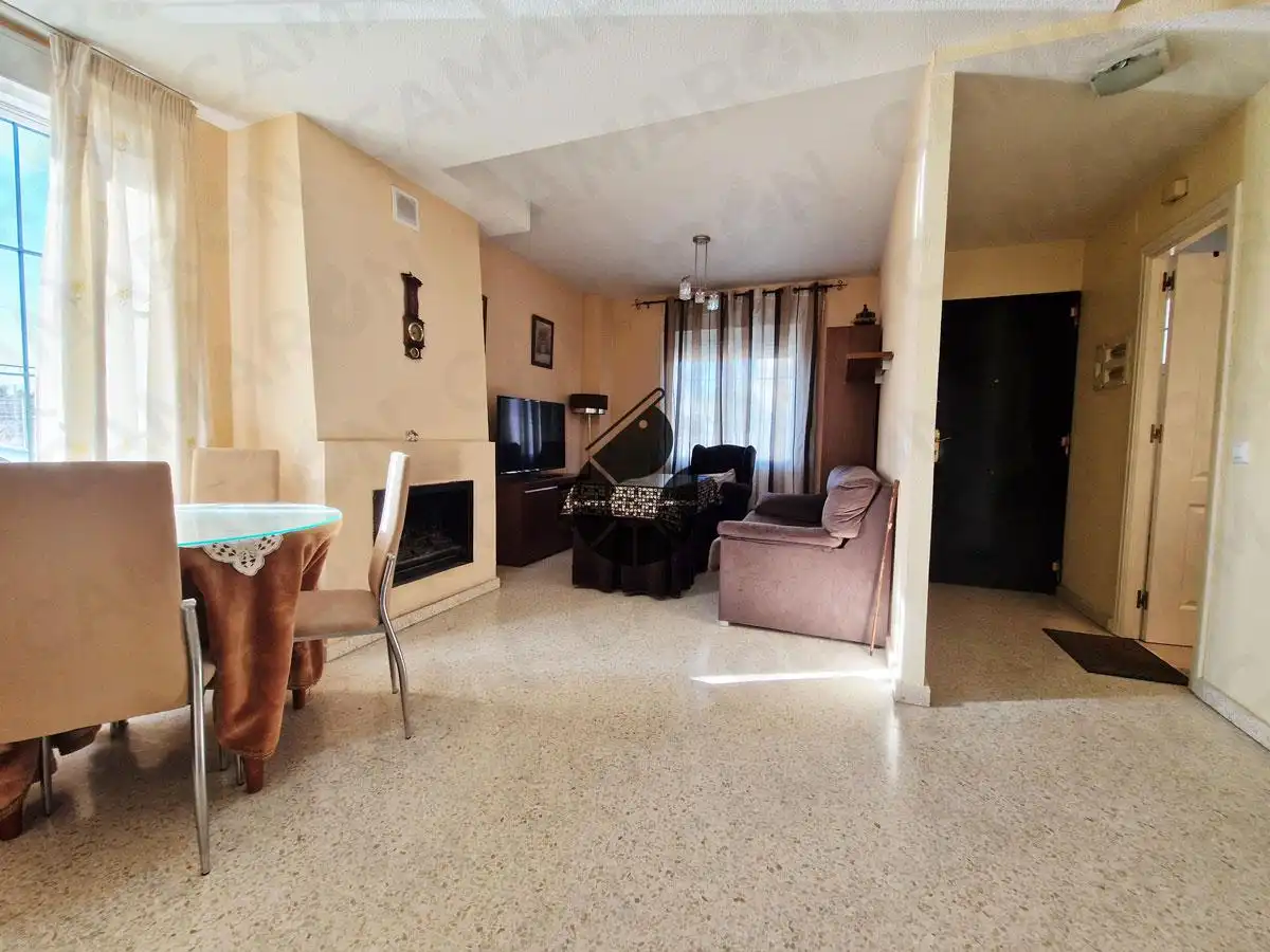 Sala de estar de Casa adosada en venta en Coria del Río con Terraza