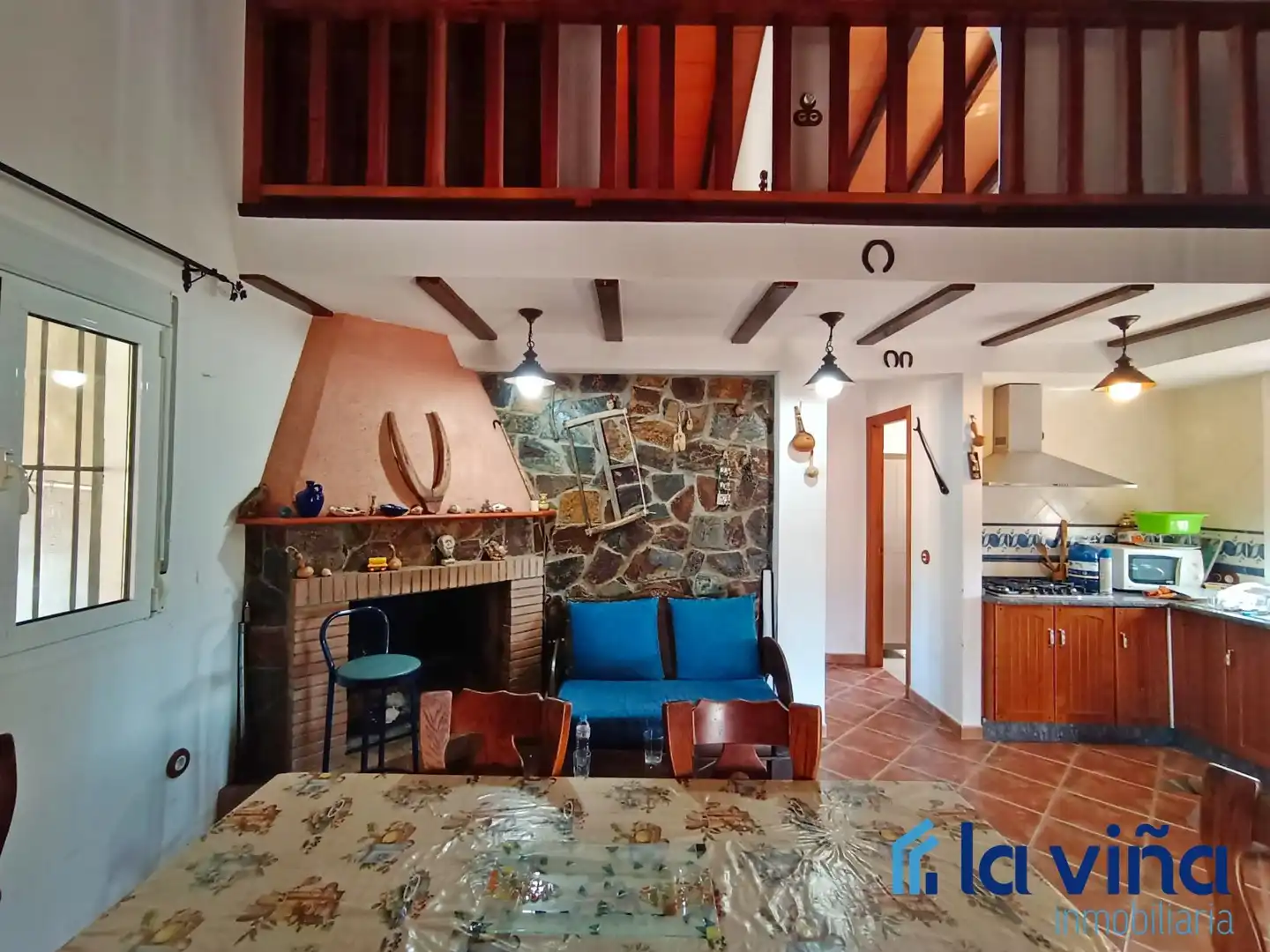 Sala d'estar de Casa o xalet en venda en El Burgo amb Traster, Piscina i Moblat