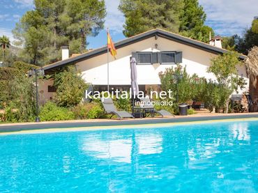 Villa con balcone in vendita a Santa Ana