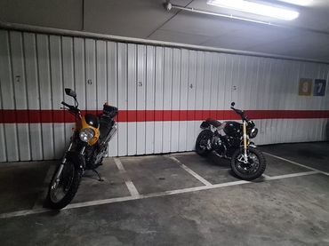Motorradstellplatz mit Aufzug zur Miete in Avenida del Padre Isla 12