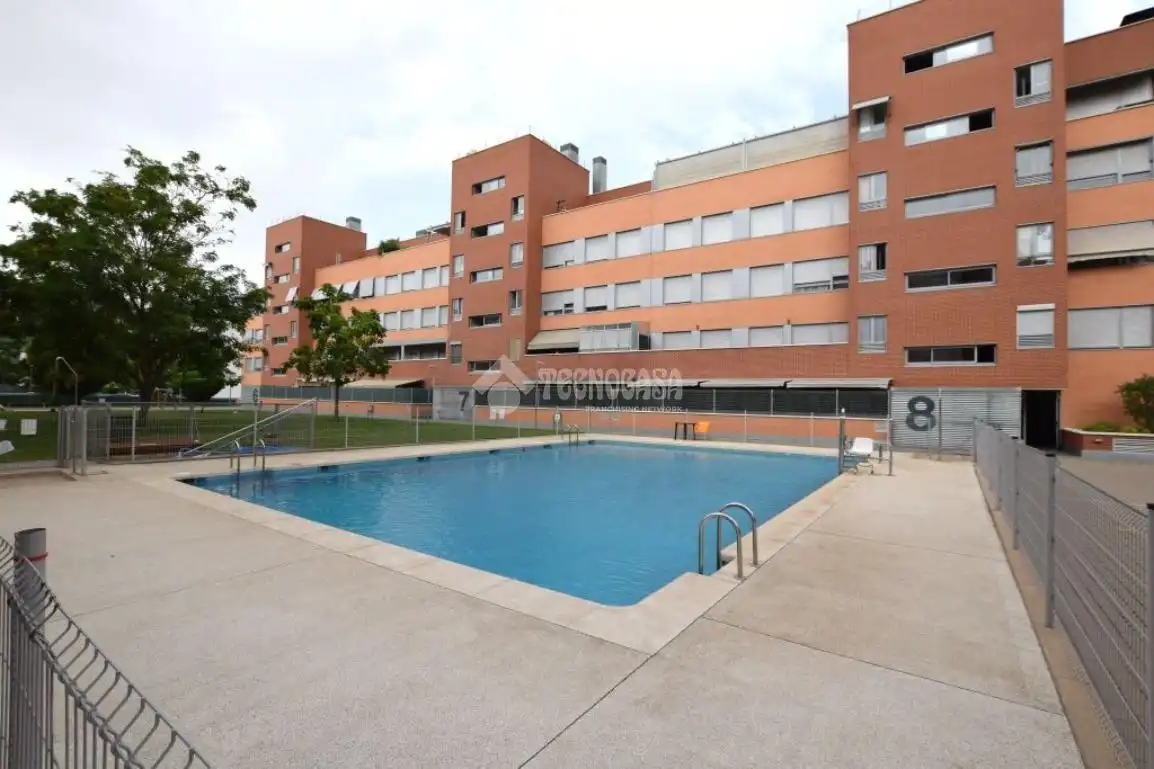 Piscina de Pis en venda en Fuenlabrada amb Calefacció, Traster i Piscina comunitària