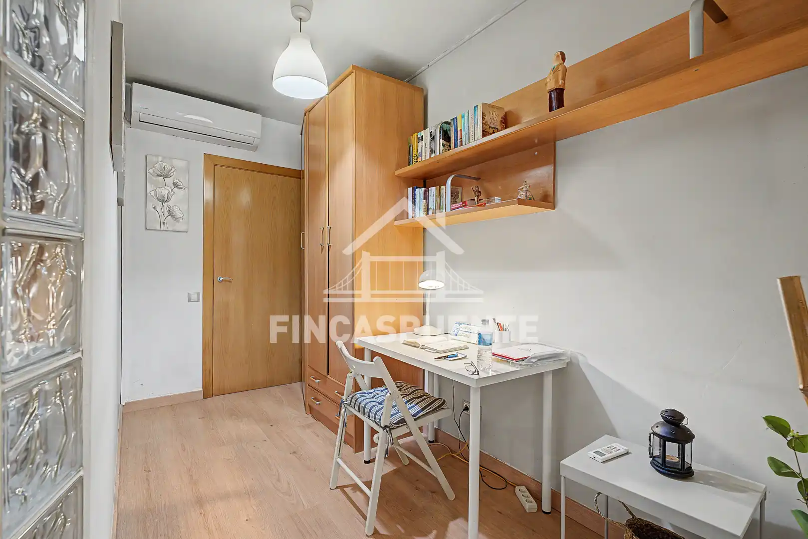 Schlafzimmer von Erdgeschoss zum Verkauf in Barcelona mit Klimaanlage und Heizung