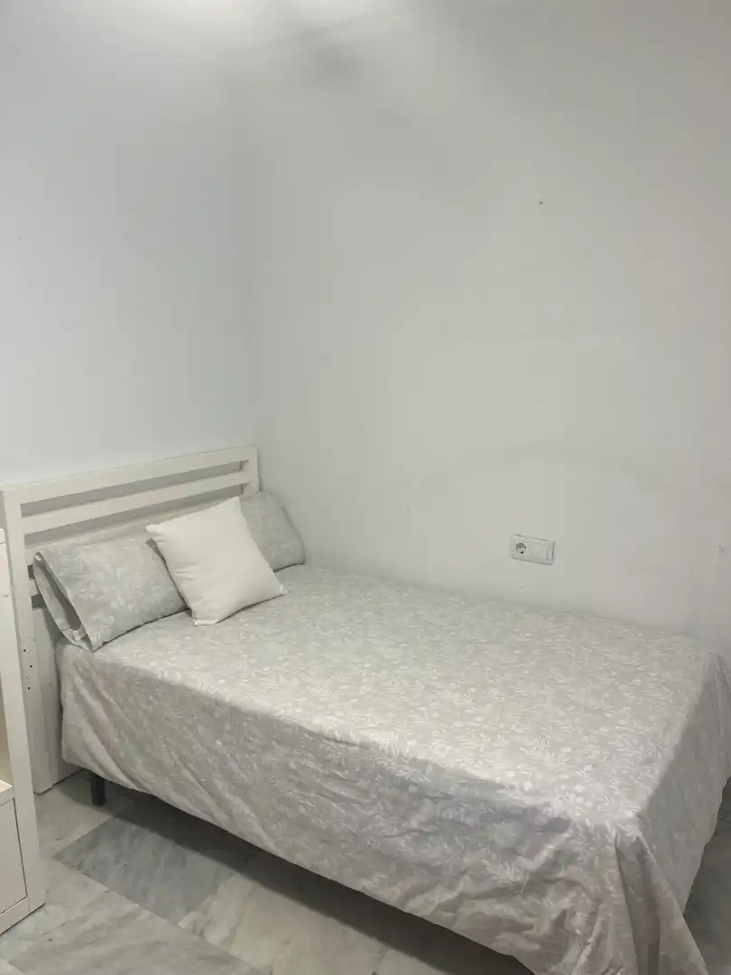 Schlafzimmer von Wohnung zur Miete in Málaga mit Möbliert, Ofen und Waschmaschine