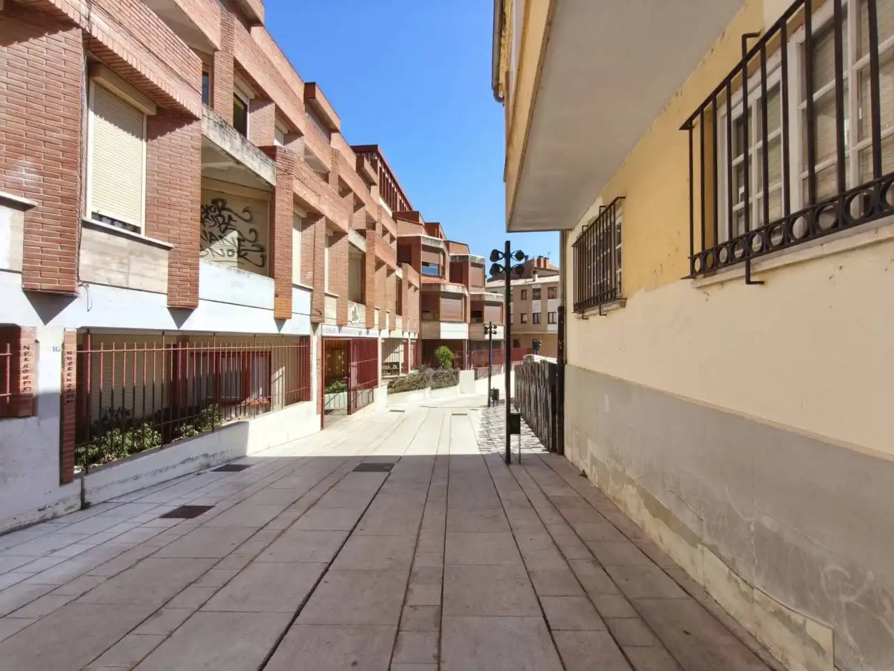 Außenansicht von Lagerraum zum Verkauf in Burgos