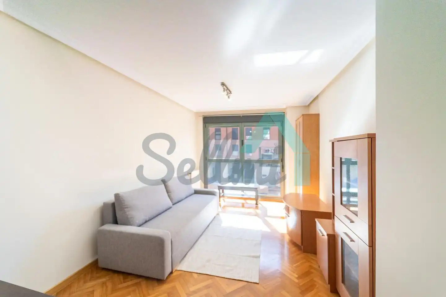 Living room of Flat for rent in Oviedo   with Heating, Parquet flooring and Storage room