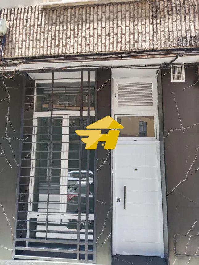 Vista exterior de Estudi en venda en  Córdoba Capital amb Aire condicionat