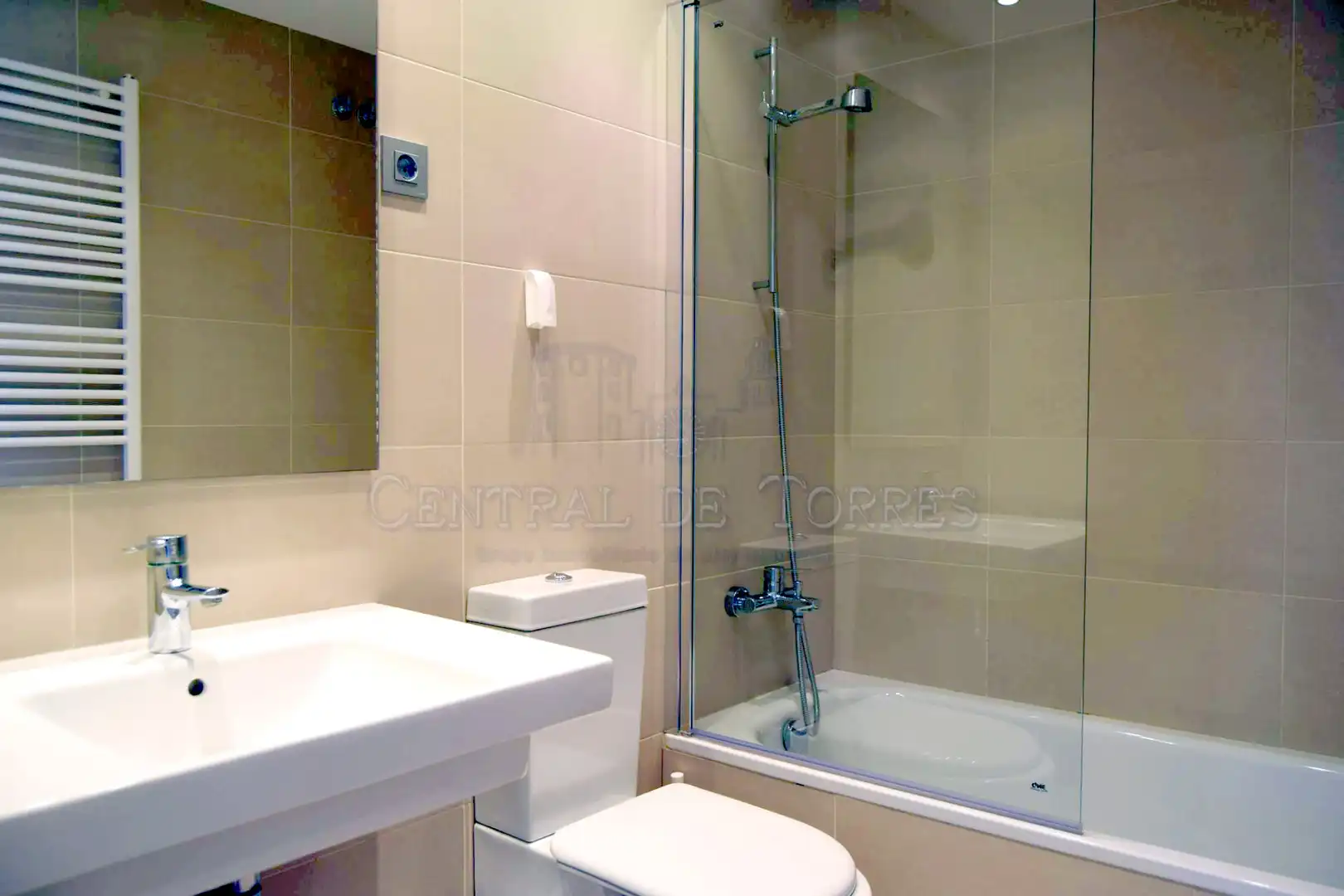Bathroom of Ground floor for sale in Sant Cugat del Vallès  with Air Conditioner, Heating and Private garden