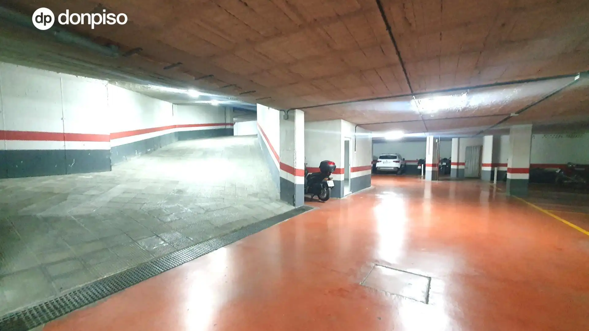 Parking of Flat for rent in Granada  with Air Conditioner, Heating and Terrace