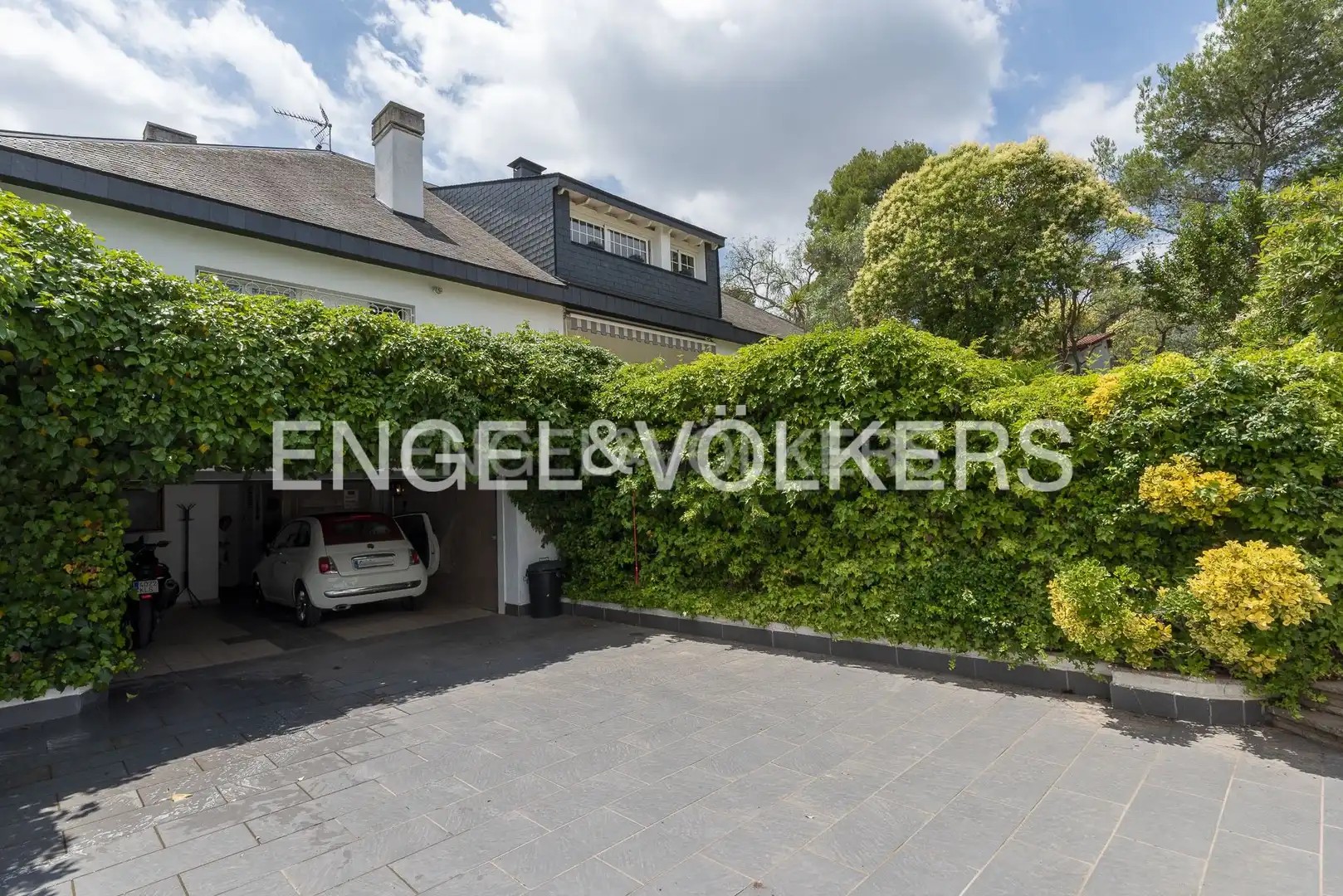 Vista exterior de Casa o chalet en venta en Sant Cugat del Vallès con Aire acondicionado, Calefacción y Jardín privado