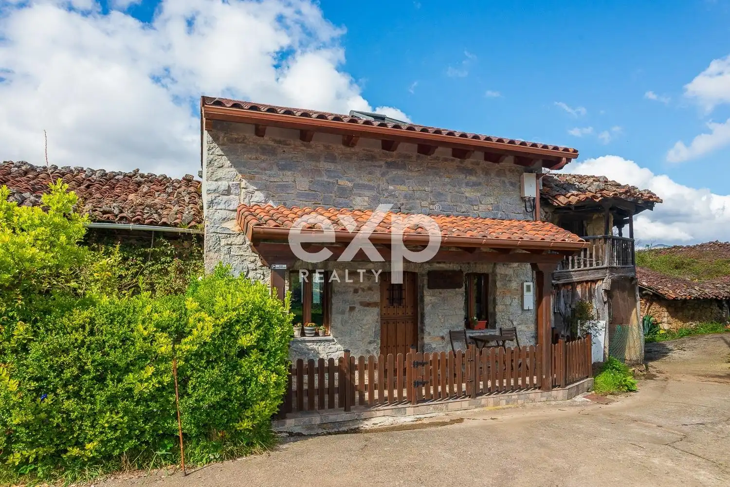 Vista exterior de Finca rústica en venta en Riosa con Calefacción, Jardín privado y Parquet