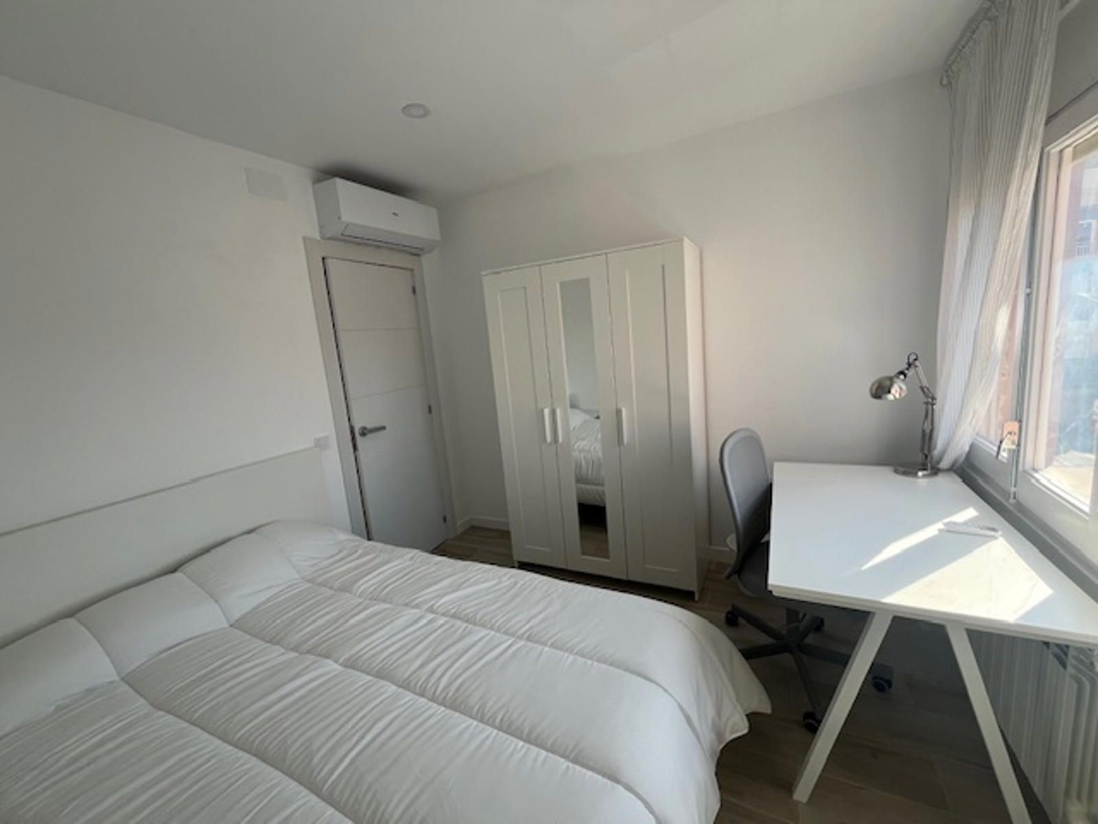 Flat to share in Tamarit de Llitera, Joc de la Bola - Camps d'Esports