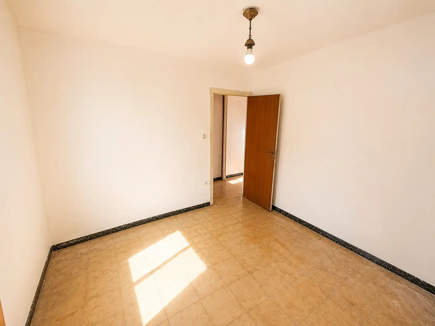 Habitación de Piso en venta en Santa Coloma de Gramenet con Terraza