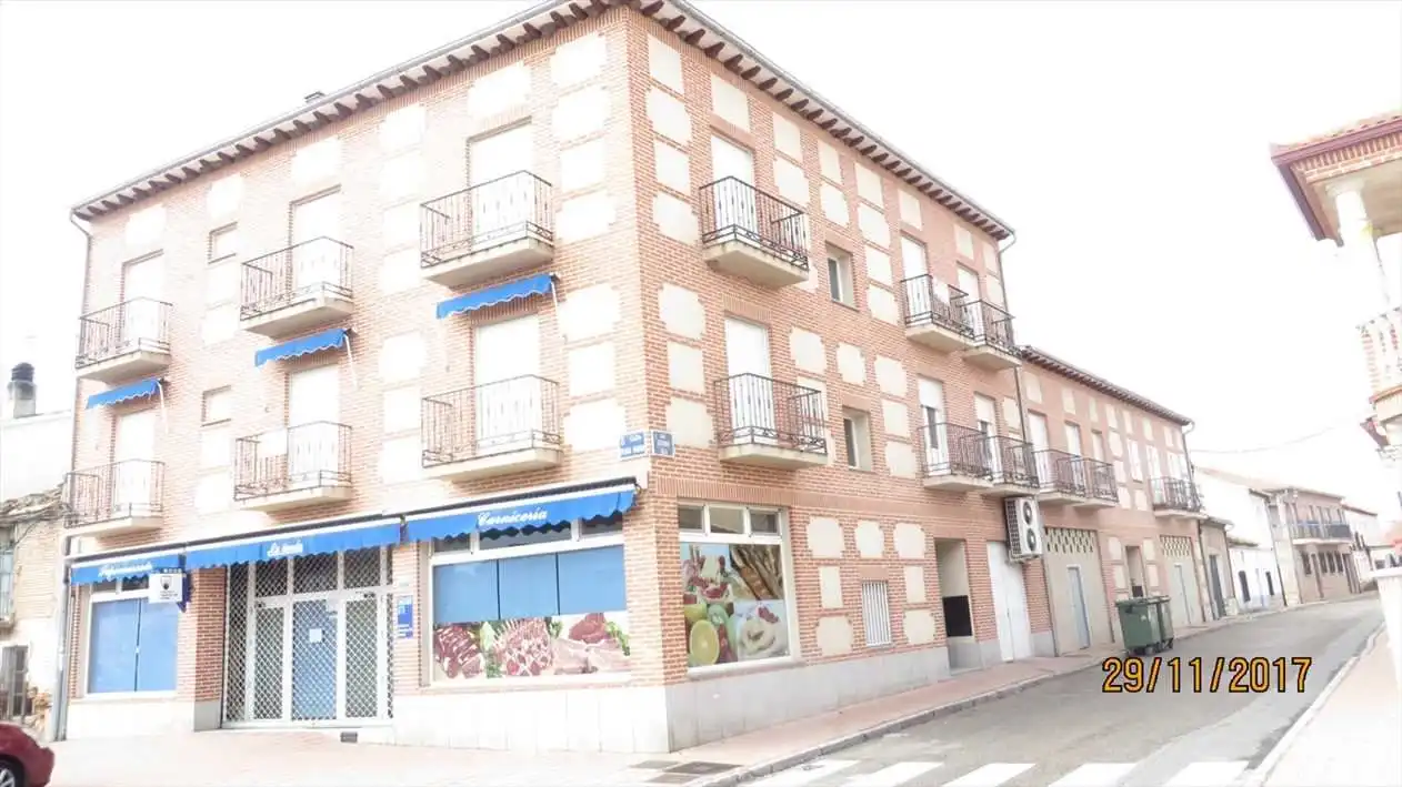Vista exterior de Dúplex en venda en Sanchidrián amb Balcó