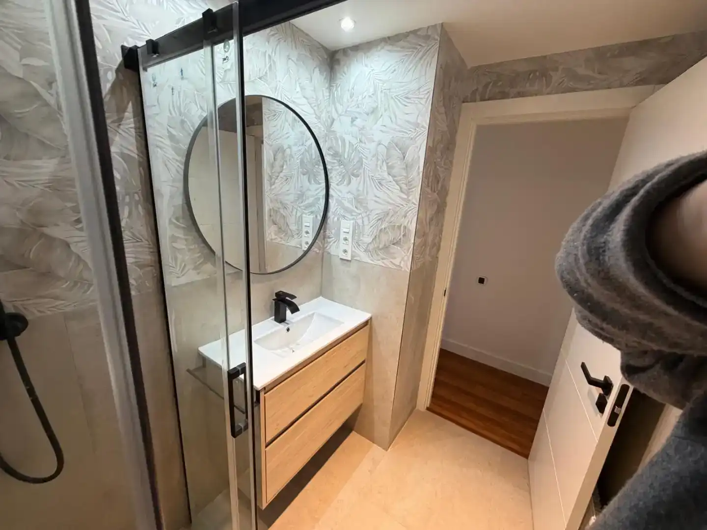 Badezimmer von Erdgeschoss zur Miete in Castro-Urdiales mit Privatgarten, Parkett und Schwimmbad