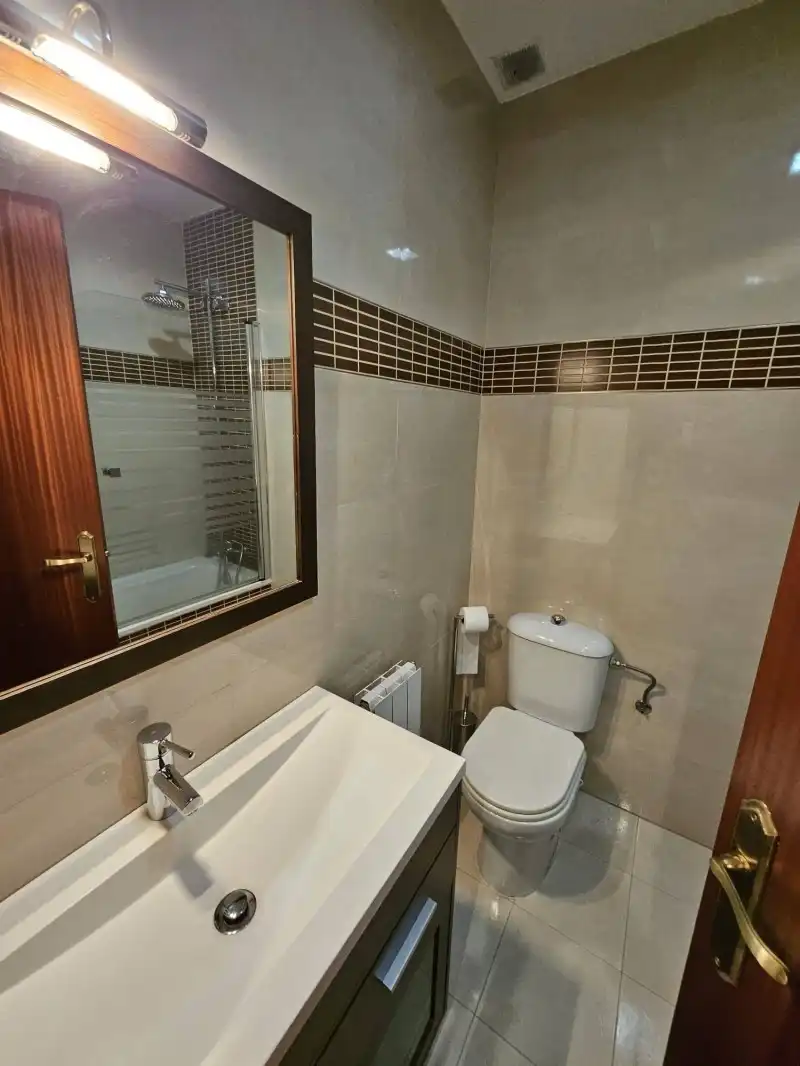 Bany de Casa o xalet de lloguer en Cáceres amb Aire condicionat, Calefacció i Parquet