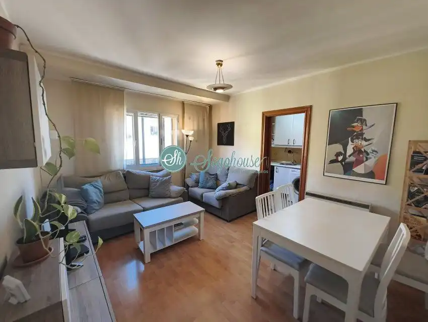 Sala de estar de Piso en venta en Segovia con Calefacción, Parquet y Terraza