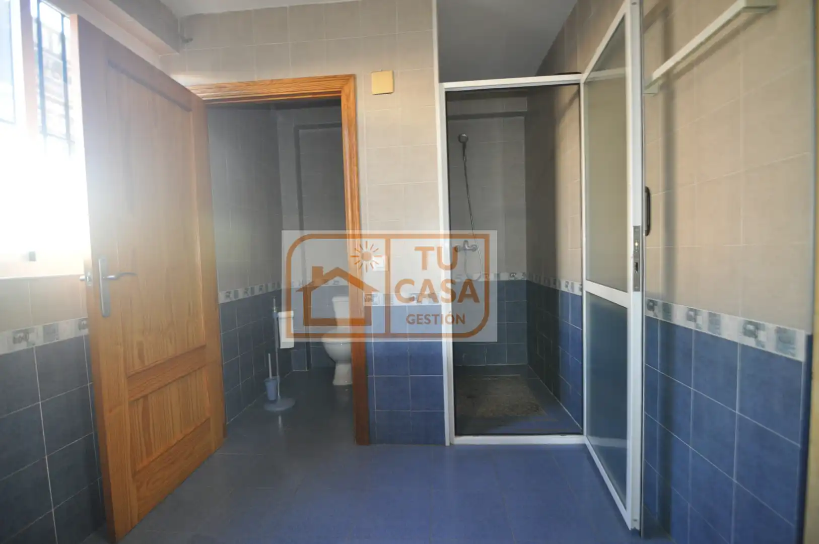 Badezimmer von Fabrikhallen zum Verkauf in Malpartida de Cáceres mit Heizung