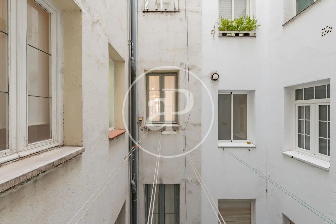 Vista exterior de Piso en venta en Madrid con Calefacción y Amueblado