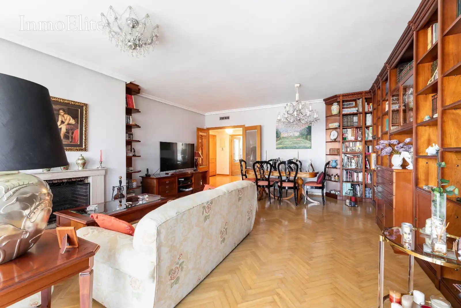 Sala de estar de Piso en venta en Pozuelo de Alarcón con Aire acondicionado, Calefacción y Parquet