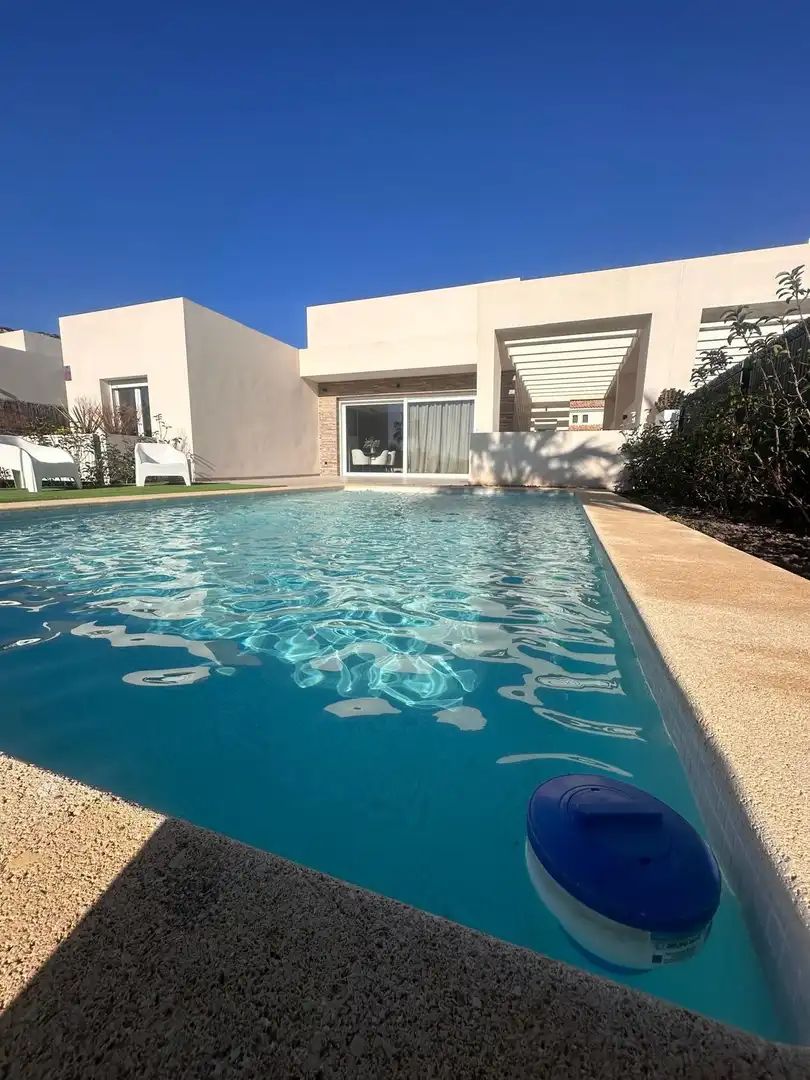 Piscina de Casa o xalet en venda en Madrid