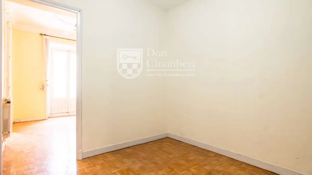 Bedroom of Flat for sale in Madrid  with Heating, Storage room and Balcony