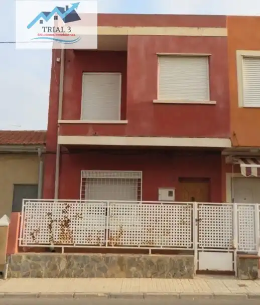 Casa amb terrassa en venda a Calle FE