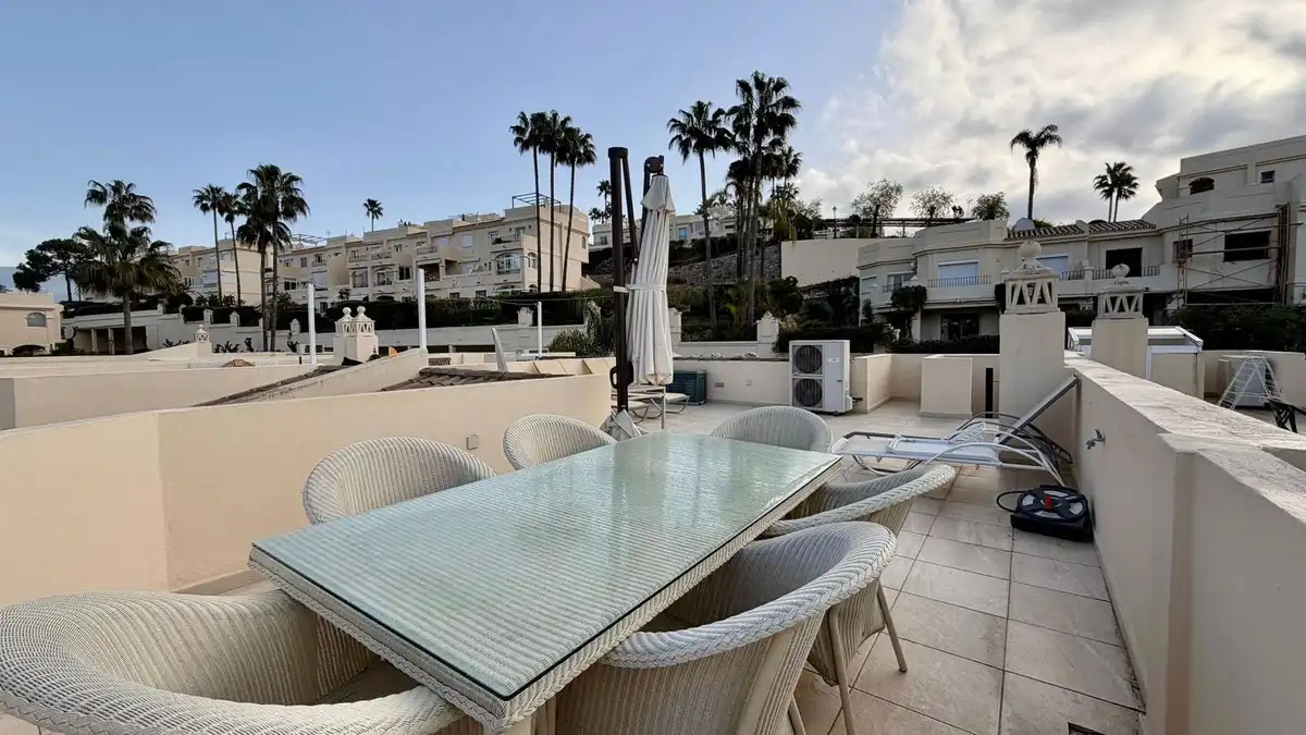 Terraza de Casa adosada de alquiler en Benahavís con Aire acondicionado, Jardín privado y Terraza