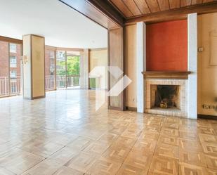 Sala d'estar de Pis en venda en  Barcelona Capital amb Calefacció, Parquet i Terrassa