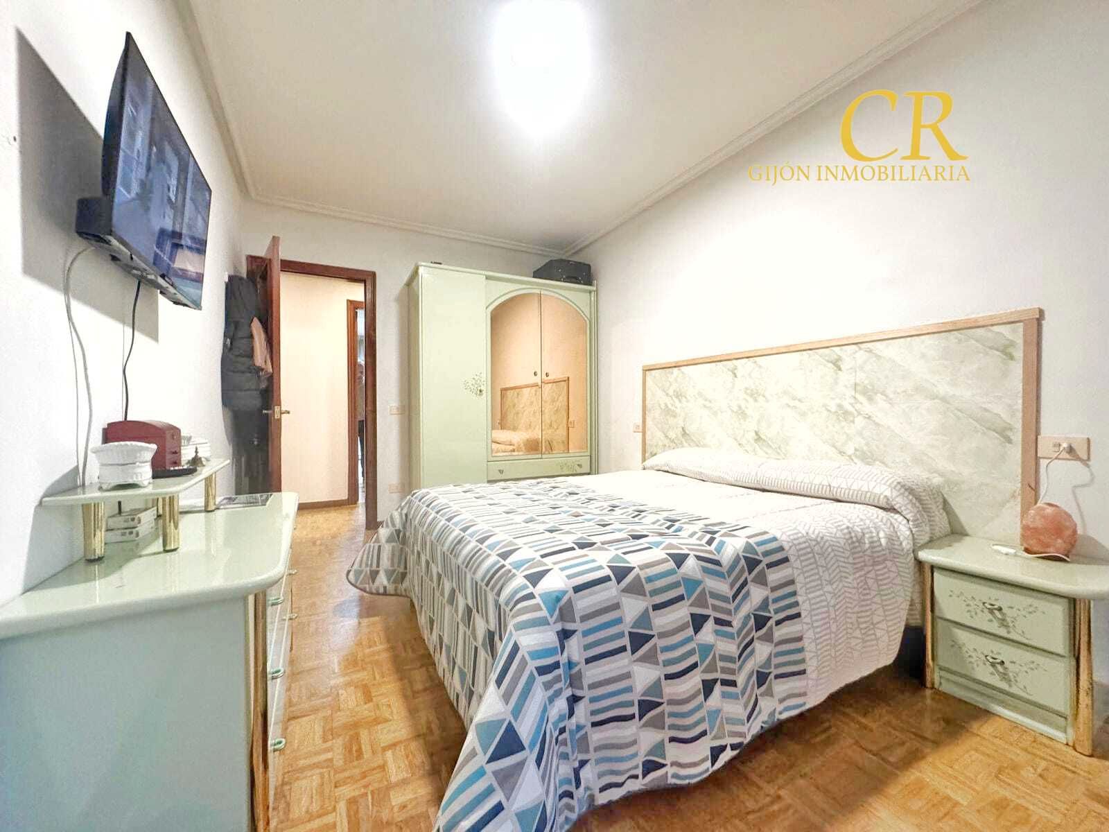 Dormitori de Pis en venda en Gijón  amb Calefacció i Moblat