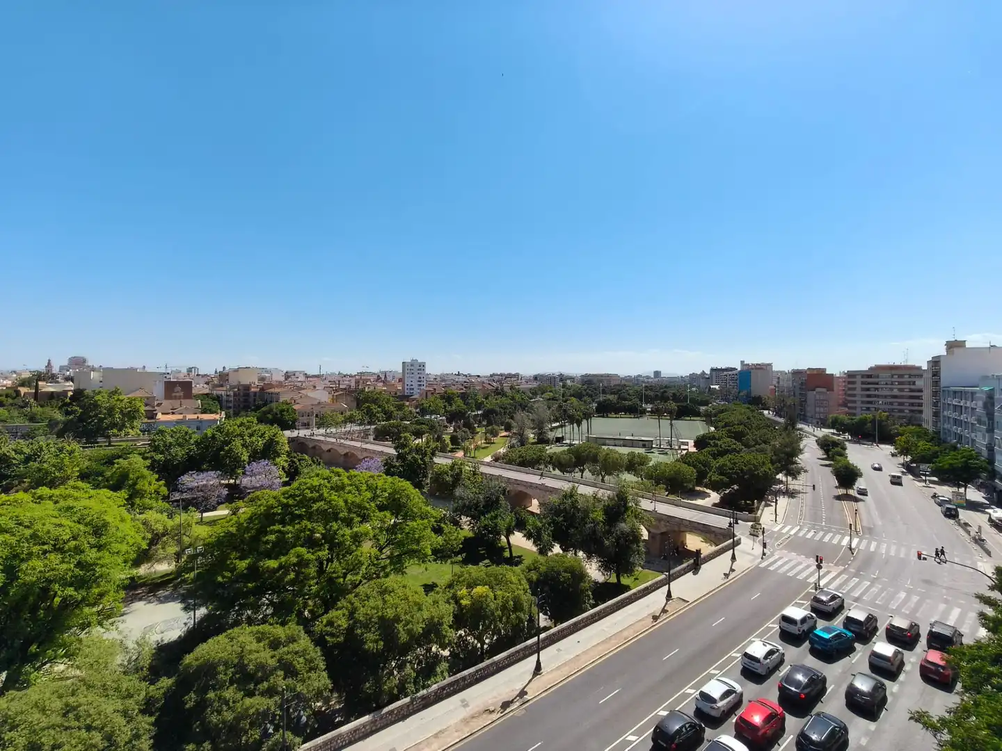 Vista exterior de Pis de lloguer en Valencia amb Terrassa i Balcó
