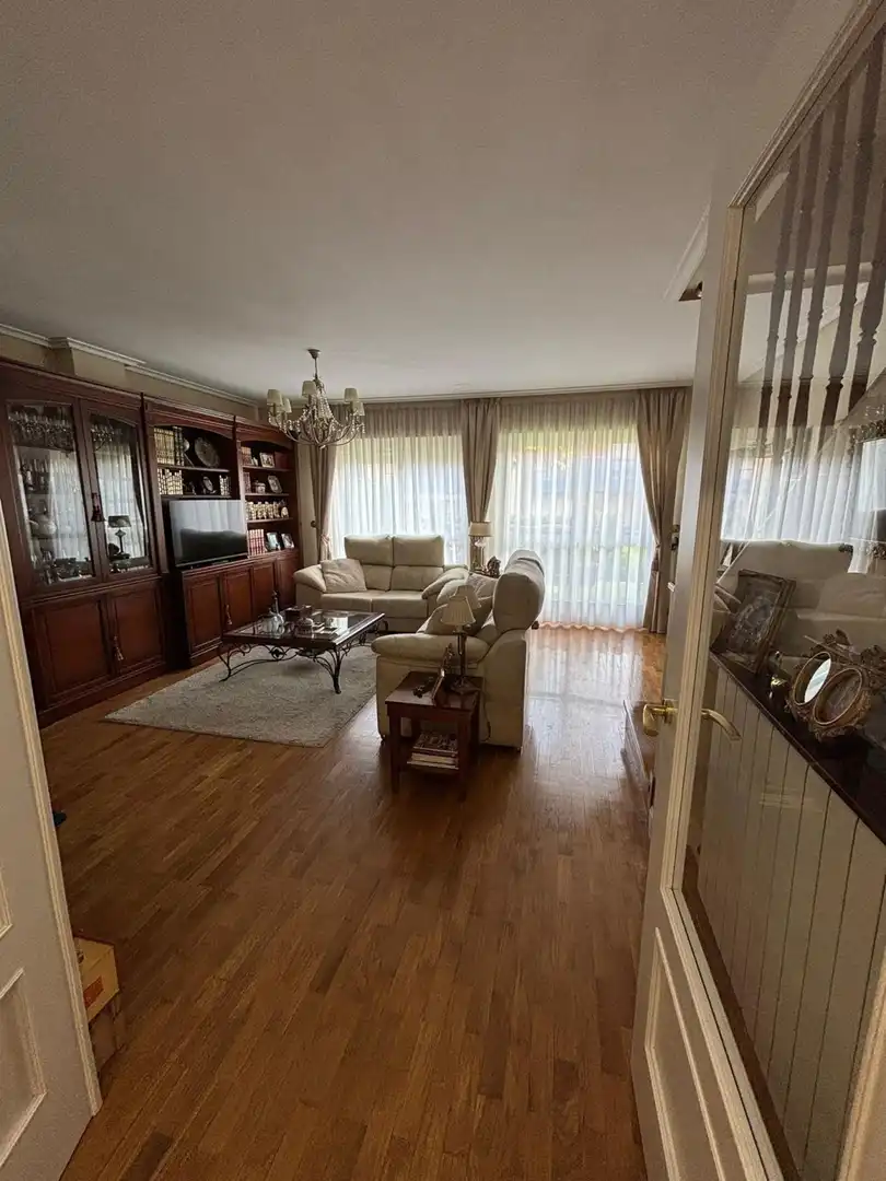 Sala de estar de Ático en venta en Villamediana de Iregua con Jardín privado, Parquet y Piscina