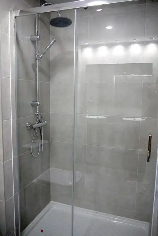 Bathroom of Flat for rent in Bilbao   with Heating, Terrace and Swimming Pool