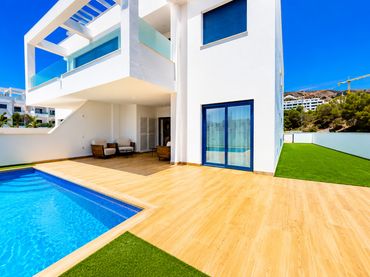Neubau-Haus mit Pool zum Verkauf in Carrer de Veneçuela